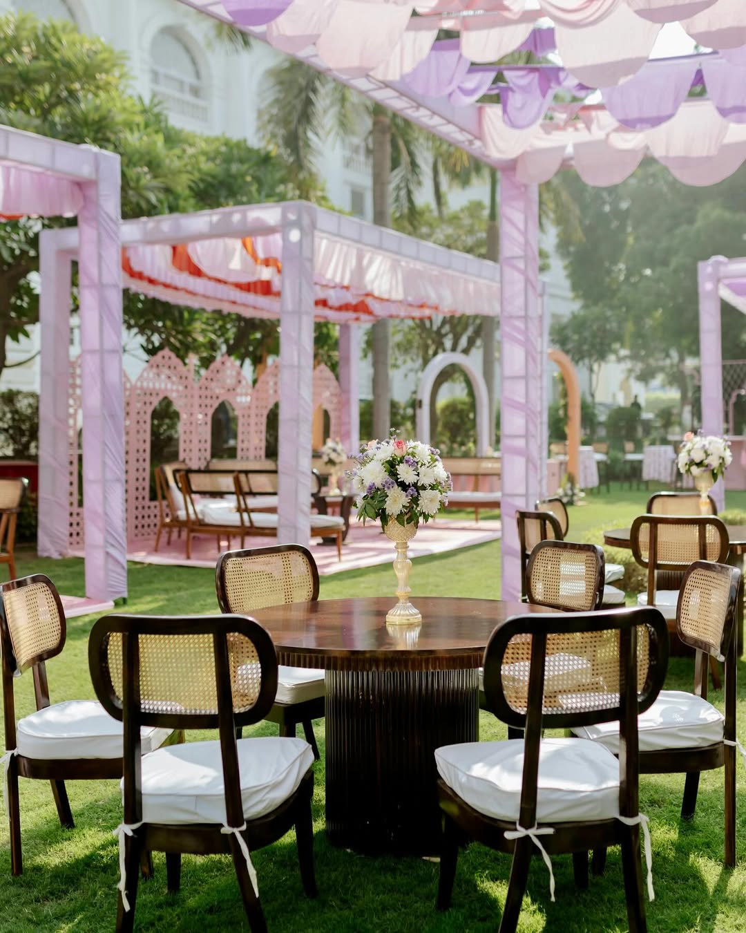 frilly love 💜🩷♥️decor @theweddingpetals venue @maidens hotel @oberoihotels planner @wedding